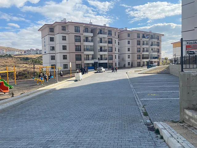 YOZGAT İLİ MERKEZ İLÇESİ MUTAFOĞLU 2 MINTIKA MAHALLESİ 643 ADET KONUT, 1 ADET TİCARET MERKEZİ VE 1 ADET CAMİ İNŞAATLARI İLE ALTYAPI VE ÇEVRE DÜZENLEMESİ İŞİ