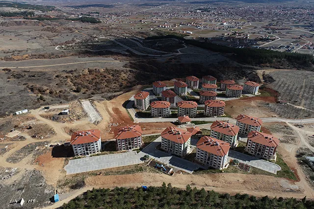 DENİZLİ İLİ ÇİVRİL İLÇESİ 2.ETAP 448 KONUT, 2 ADET TİCARET MERKEZİ, 1 ADET CAMİ VE 1 ADET 16 DERSLİKLİ İLKÖĞRETİM OKULU İNŞAATI İLE ALTYAPI VE ÇEVRE DÜZENLEMESİ İKMAL İŞİ